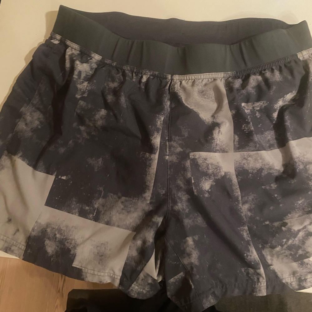Stylish Gray brooks 5” Shorts